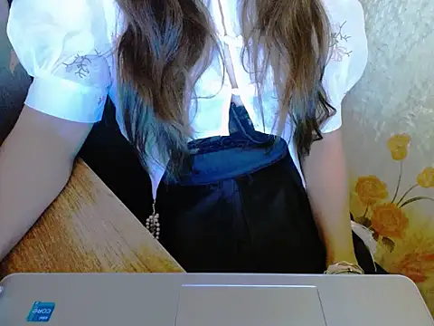 Snapshot of maian_love chatting on 06-15-26, 06:51 maian love online show from 06-15-26, 06:51