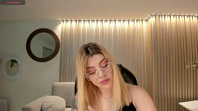 MadisonKane online show from 04-21-26, 11:17
