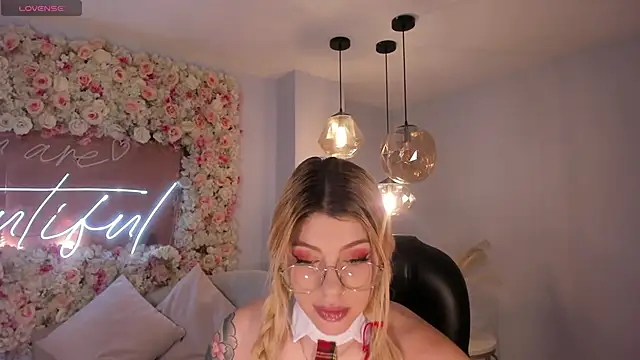 MadisonKane online show from 05-04-26, 11:24