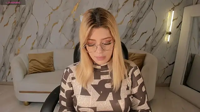 MadisonKane online show from 04-11-26, 11:14