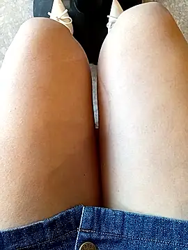 Snapshot of Baby-Linh chatting on 01-13-26, 03:10 Baby-Linh online show from 01-13-26, 03:10