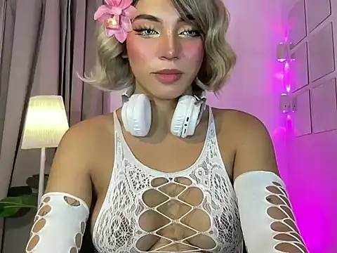 Snapshot of Soffywantsyou18 chatting on 01-05-26, 06:44 Soffywantsyou18 online show from 01-05-26, 06:44