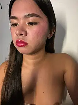 Snapshot of voganmarie chatting on 06-20-26, 02:11 voganmarie online show from 06-20-26, 02:11