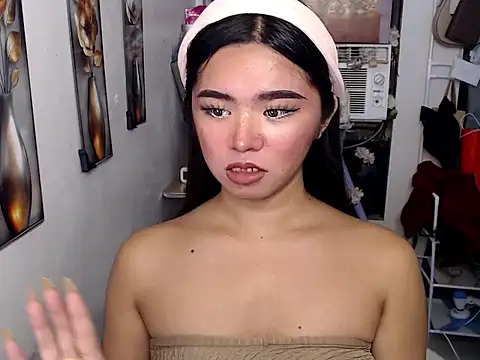 Snapshot of voganmarie chatting on 07-08-26, 01:45 voganmarie online show from 07-08-26, 01:45