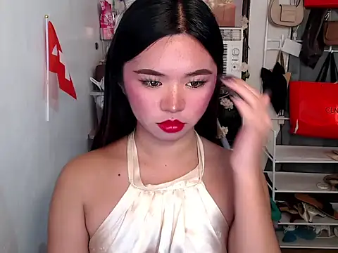 Snapshot of voganmarie chatting on 06-28-26, 01:39 voganmarie online show from 06-28-26, 01:39