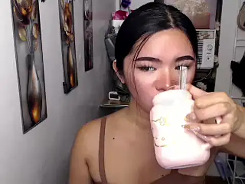 Snapshot of voganmarie chatting on 07-09-26, 09:25 voganmarie online show from 07-09-26, 09:25