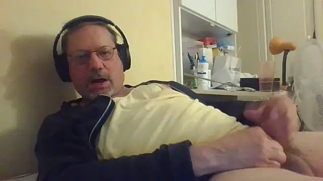 Snapshot of Wanky357 chatting on 06-02-26, 08:31 Wanky357 online show from 06-02-26, 08:31