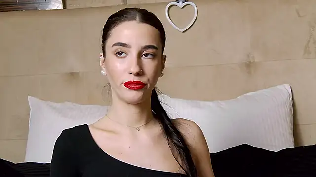 AmeliaJunee online show from 12-18-25, 01:04