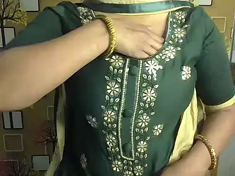 Hotty Suzuka online show from 12-17-25, 04:50