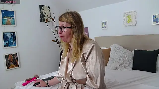 Snapshot of OlgaPavlova chatting on 12-20-25, 03:48 OlgaPavlova online show from 12-20-25, 03:48