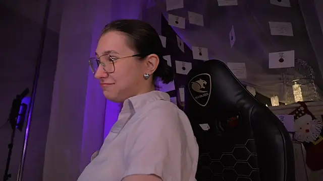 hi evie online show from 12-21-25, 01:35