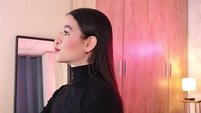 Snapshot of LucyFever chatting on 12-17-25, 07:35 LucyFever online show from 12-17-25, 07:35