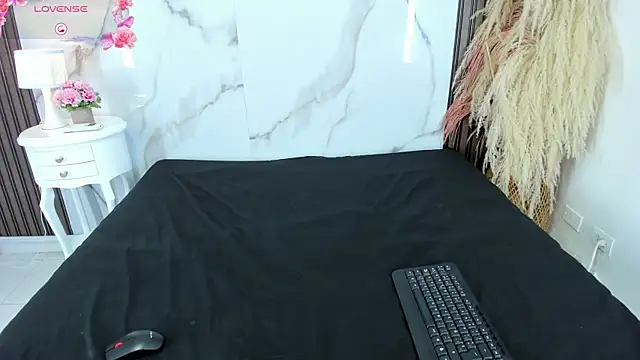 hilarythomsom online show from 02-20-26, 12:51