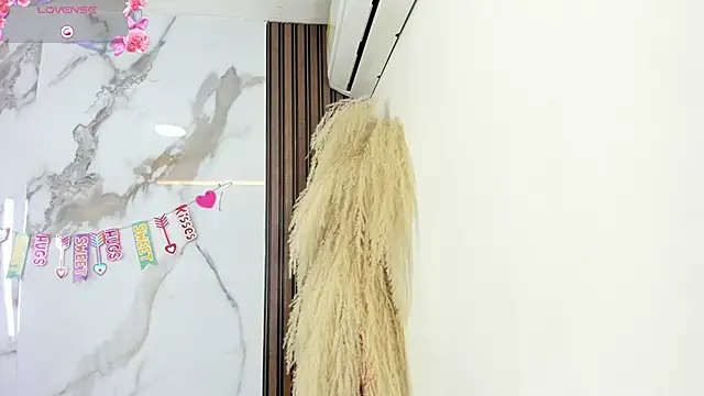 hilarythomsom online show from 02-13-26, 01:00