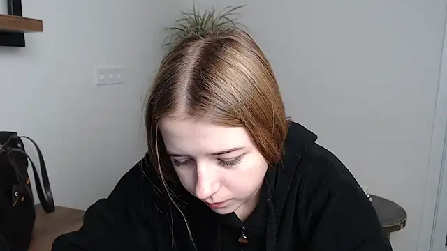 SweetBellaa  online show from 12-05-25, 10:03