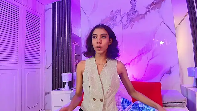 BellaHarpeer online show from 05-19-26, 07:54