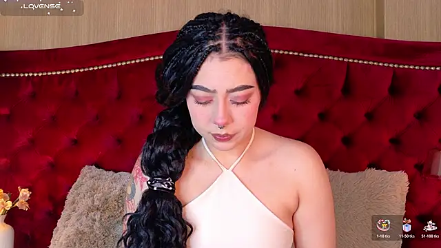 TaniaRedd  online show from 12-17-25, 01:38