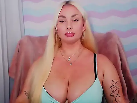 Snapshot of LuxuriaGoddess chatting on 07-07-26, 05:38 LuxuriaGoddess online show from 07-07-26, 05:38