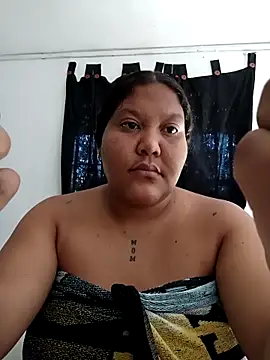 Snapshot of VaneandRossy chatting on 05-01-26, 12:43 VaneandRossy online show from 05-01-26, 12:43