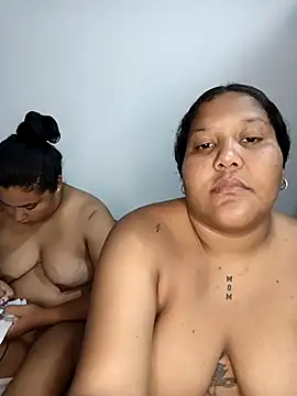 Snapshot of VaneandRossy chatting on 04-29-26, 02:38 VaneandRossy online show from 04-29-26, 02:38