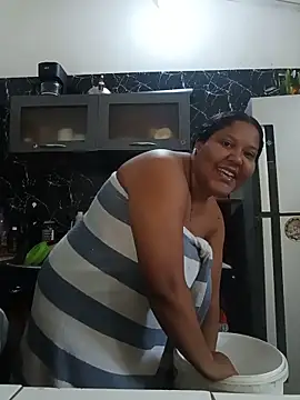 Snapshot of VaneandRossy chatting on 05-19-26, 10:44 VaneandRossy online show from 05-19-26, 10:44
