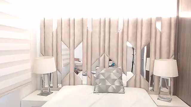 KcristalWhite online show from 03-07-26, 08:58