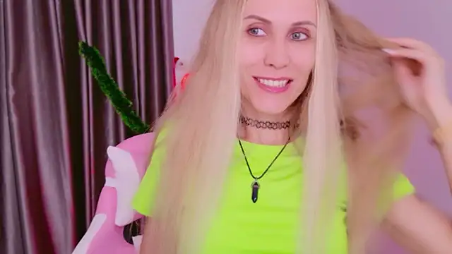 betty xoxoo online show from 12-15-25, 08:42