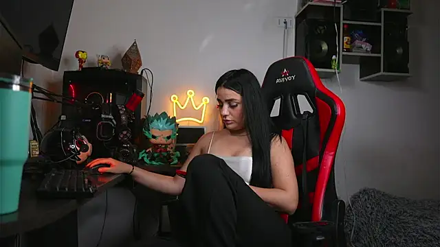 Juliethassmith3 online show from 01-12-26, 03:35