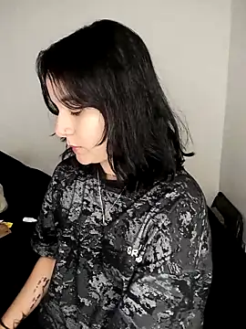 Snapshot of tiffanybrowm chatting on 12-19-25, 08:44 tiffanybrowm online show from 12-19-25, 08:44