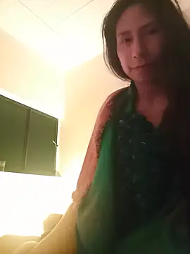 Snapshot of MoonLipsON- chatting on 06-19-26, 04:07 MoonLipsON- online show from 06-19-26, 04:07