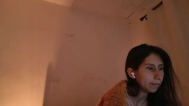 Snapshot of MoonLipsON- chatting on 07-16-26, 11:24 MoonLipsON- online show from 07-16-26, 11:24