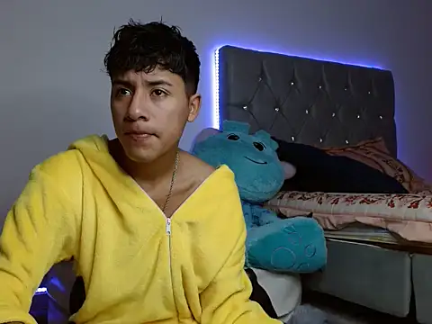 Snapshot of Sebas_Ross04 chatting on 12-14-25, 10:59 Sebas Ross04 online show from 12-14-25, 10:59