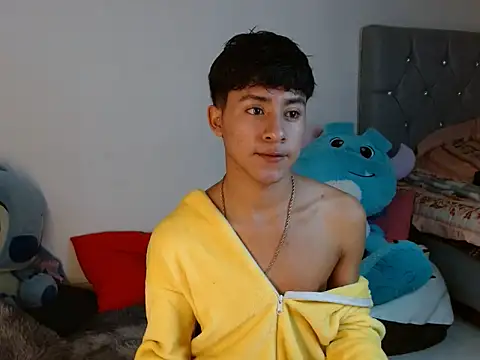 Snapshot of Sebas_Ross04 chatting on 01-14-26, 04:43 Sebas Ross04 online show from 01-14-26, 04:43