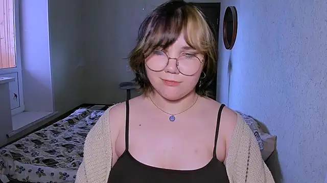 Snapshot of Lily-Violet chatting on 04-01-26, 01:41 Lily-Violet online show from 04-01-26, 01:41