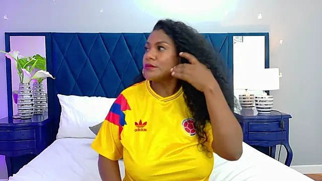 Snapshot of AnnieLeigt chatting on 06-17-26, 12:37 AnnieLeigt online show from 06-17-26, 12:37