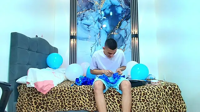 Valentina and sneider  online show from 03-07-26, 08:58