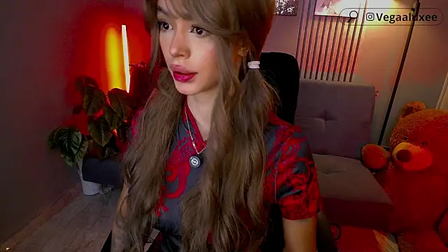 VegaLuxe online show from 04-23-26, 03:35