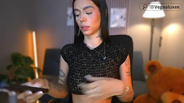 VegaLuxe online show from 05-29-26, 01:39