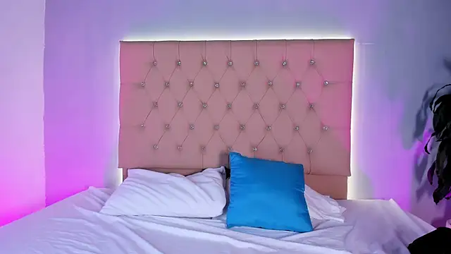 EmmaLawrence  online show from 01-12-26, 08:15