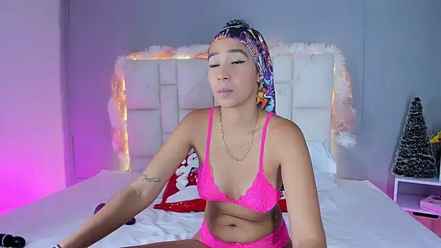 EmmaLawrence  online show from 12-18-25, 04:33