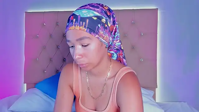 EmmaLawrence  online show from 01-06-26, 07:51