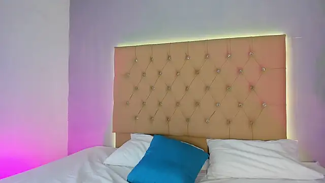 EmmaLawrence  online show from 01-11-26, 08:05