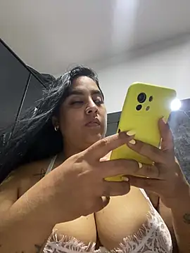 Snapshot of YenthCorona chatting on 07-01-26, 01:39 YenthCorona online show from 07-01-26, 01:39