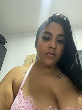 Snapshot of YenthCorona chatting on 06-18-26, 02:10 YenthCorona online show from 06-18-26, 02:10