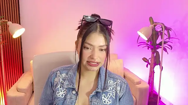 Snapshot of victoria___moon chatting on 01-09-26, 01:07 victoria moon online show from 01-09-26, 01:07