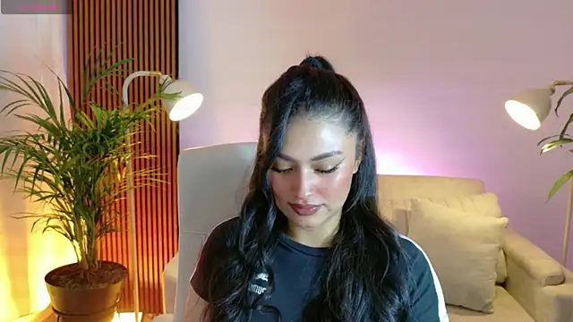 Snapshot of victoria___moon chatting on 02-07-26, 01:30 victoria moon online show from 02-07-26, 01:30