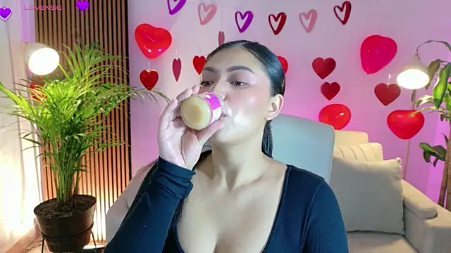 Snapshot of victoria___moon chatting on 02-12-26, 01:11 victoria moon online show from 02-12-26, 01:11