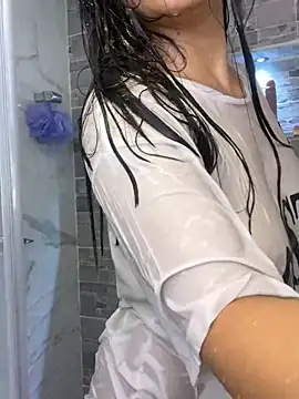 Snapshot of victoria___moon chatting on 01-14-26, 07:06 victoria moon online show from 01-14-26, 07:06