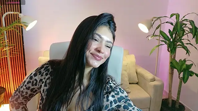 Snapshot of victoria___moon chatting on 02-05-26, 01:40 victoria moon online show from 02-05-26, 01:40