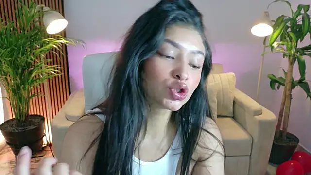 Snapshot of victoria___moon chatting on 02-18-26, 01:29 victoria moon online show from 02-18-26, 01:29